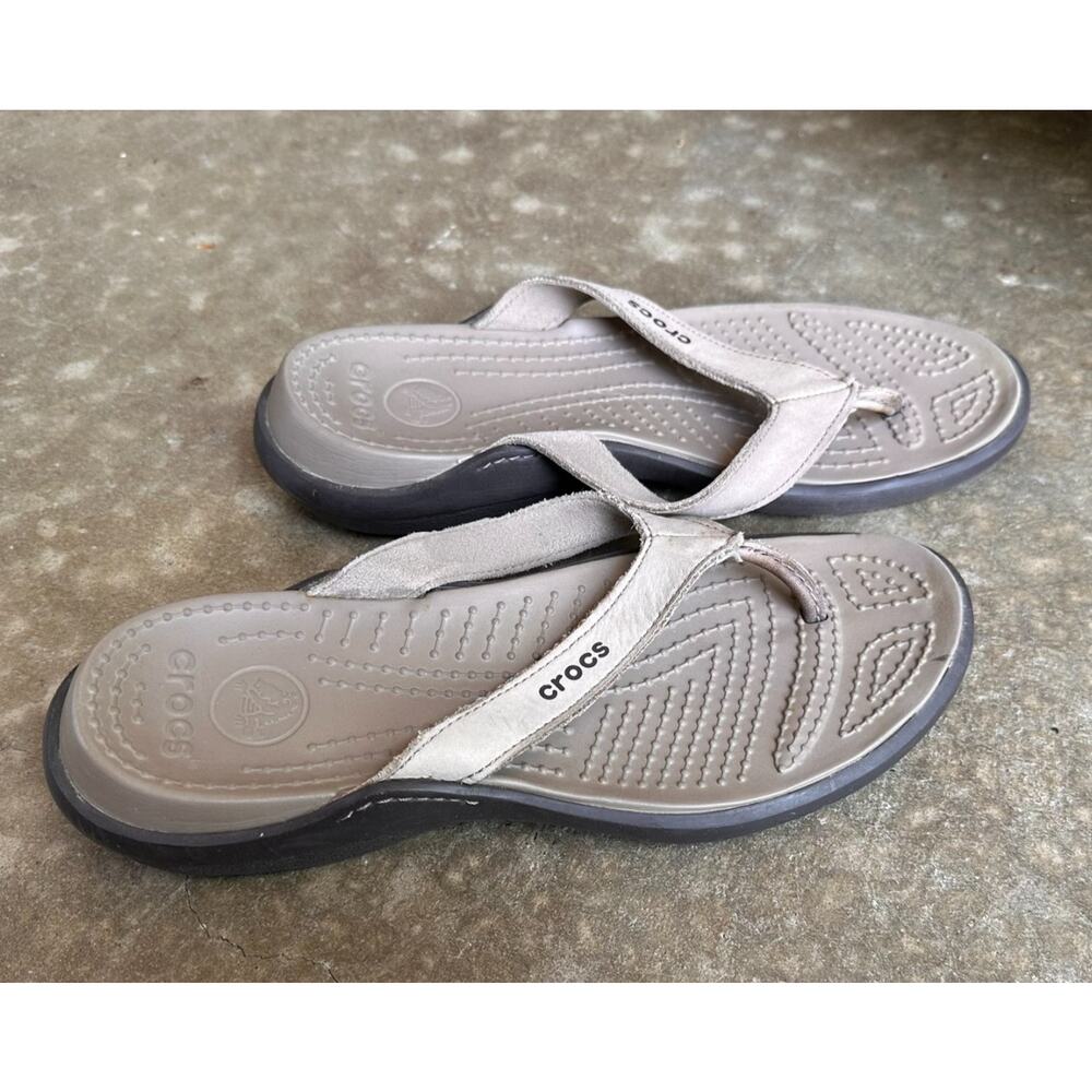 Crocs Capri V Sporty Thong Flip Flop Sandals Shoes Women’s Size 8 Leather Beige - Picture 2 of 5